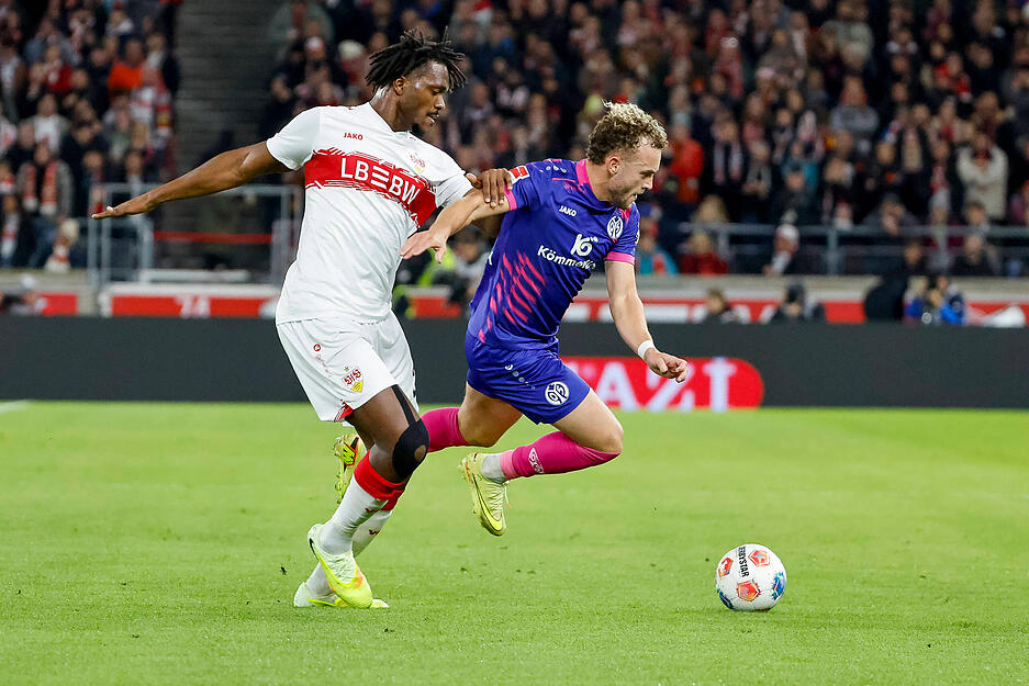 Dan-Axel Zagadou: Ein Startelf-Einsatz, der die Fans freute und sich gelohnt hat. Zagadou machte eine gute Partie in der Abwehr und seine Präsenz war wichtig. Zwar fehlte es teilweise an Geschwindigkeit, aber das machte Zagadou mit Stellungsspiel wett. Note: 3 Dan-Axel Zagadou: Ein Startelf-Einsatz, der die Fans freute und sich gelohnt hat. Zagadou machte eine gute Partie in der Abwehr und seine Präsenz war wichtig. Zwar fehlte es teilweise an Geschwindigkeit, aber das machte Zagadou mit Stellungsspiel wett. Note: 3