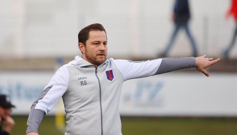 Reinhard Schenker soll auch beim Gang in die Verbandsliga den FSV Hollenbach  trainieren.