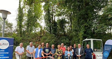 Beim Spatenstich im August 2022 in Gundelsheim: Inzwischen ist der Glasfaserausbau auch in allen Ortsteilen im Gange.
Foto: Archiv/M&uuml;ller