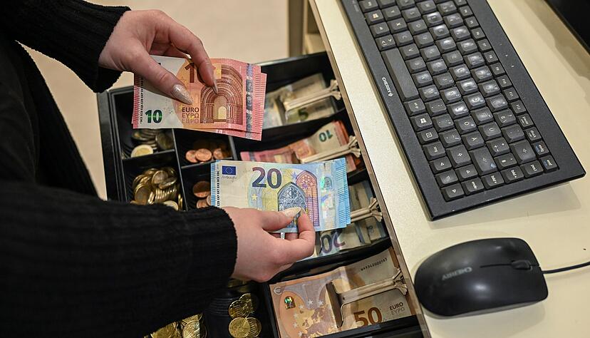 In Deutschland ist der Anteil derjenigen, die besonders h&auml;ufig bar zahlen, gegen den europaweiten Trend gestiegen. (Symbolbild)