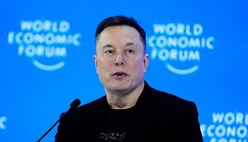 Bis Ende kommenden Jahres k&ouml;nnte Tesla Optimus-Roboter &laquo;an die &Ouml;ffentlichkeit&raquo; verkaufen, prognostizierte Elon Musk in Davos.