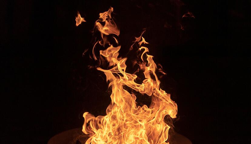 Es muss vielleicht nicht immer der Riesenhaufen sein: Kleinere Osterfeuer sind nicht nur sicherer, sondern auch leichter zu kontrollieren. Es muss vielleicht nicht immer der Riesenhaufen sein: Kleinere Osterfeuer sind nicht nur sicherer, sondern auch leichter zu kontrollieren.