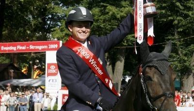 Michael Jung feiert im August mit Pferd Sam einen Sieg.