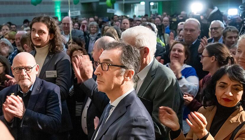 Landwirtschaftsminister Cem Özdemir stellte sich in Erlenbach wütenden Landwirten und Weingärtnern.