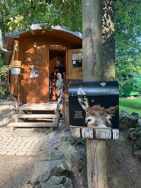 Morgendliche Ruhe im Wildparadies Tripsdrill – ein Erlebnis nur für Übernachtungsgäste.