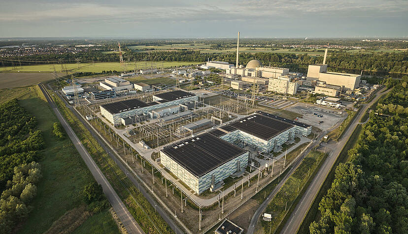 Auf dem Gel&auml;nde des ehemaligen Kernkraftwerks Philippsburg laufen l&auml;ngst diverse Bauarbeiten. Im Vordergrund die Geb&auml;ude des neuen Konverters.