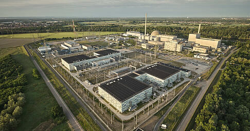 Auf dem Gel&auml;nde des ehemaligen Kernkraftwerks Philippsburg laufen l&auml;ngst diverse Bauarbeiten. Im Vordergrund die Geb&auml;ude des neuen Konverters.