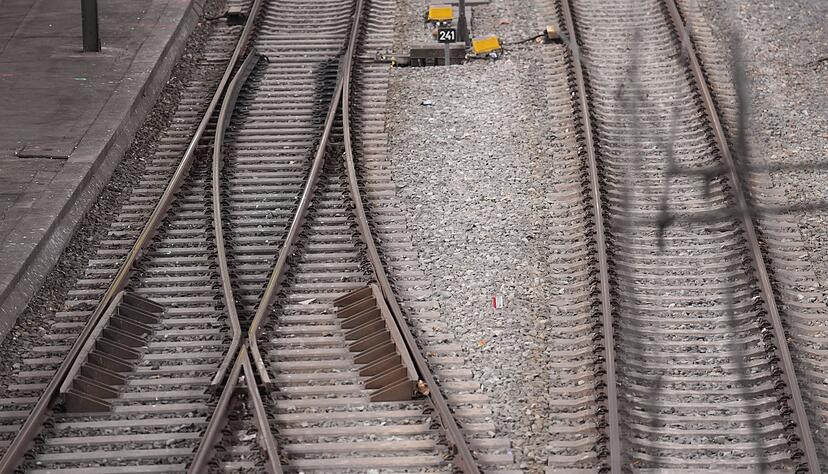Die Bahn rechnet wegen der Wetterlage mit Einschr&auml;nkungen. (Archivbild)