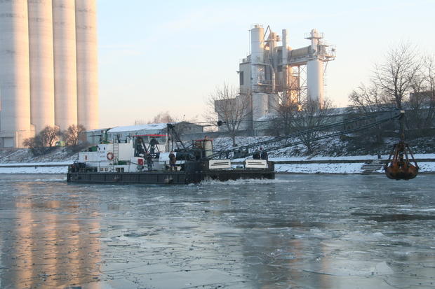 Eisbrecher auf dem Neckar