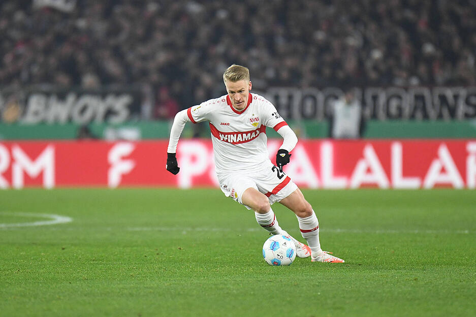 Chris Führich: In der ersten Halbzeit dribbelte sich Chris Führich häufig fest und verpasste den richtigen Moment für einen Pass. Generell aber sehr präsent und viele Angriffe liefen über seine Seite. Note: 3