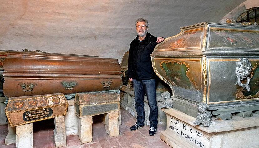 Die meisten Särge wurden seit der Beisetzung nicht geöffnet. Nur einmal drang ein Grabräuber ein.
Fotos: Mario Berger Die meisten Särge wurden seit der Beisetzung nicht geöffnet. Nur einmal drang ein Grabräuber ein.
Fotos: Mario Berger