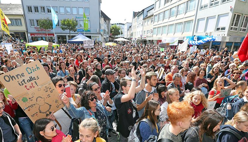 Am 20. September 2019 rief "Fridays for Future" zum dritten globalen Klimastreik auf. Allein in Heilbronn versammelten sich mindestens 2000 Menschen in der Innenstadt, um f&uuml;r mehr Klimaschutz zu demonstrieren. Darunter neben vielen Jugendlichen auch zahlreiche Erwachsene. 
Foto: Archiv/Veigel