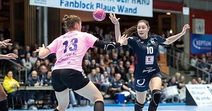 Ihre Präsenz und Wurfgewalt wird im Neckarsulmer Rückraum fehlen: Daphne Gautschi (rechts) zieht es nach Frankreich. Ihre Präsenz und Wurfgewalt wird im Neckarsulmer Rückraum fehlen: Daphne Gautschi (rechts) zieht es nach Frankreich.