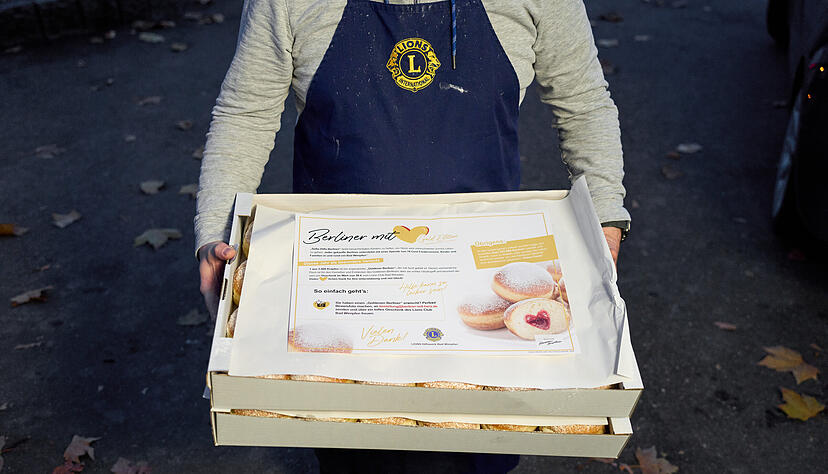 In den vergangenen 13 Jahren hat der Lions Club Bad Wimpfen rund 300 000 Berliner verteilt. Foto: privat In den vergangenen 13 Jahren hat der Lions Club Bad Wimpfen rund 300 000 Berliner verteilt. Foto: privat
