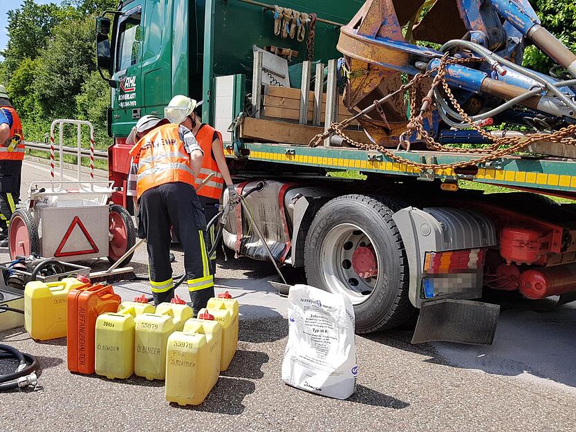Unfall auf der A81 beim Parkplatz K&auml;lbling | 20.06.