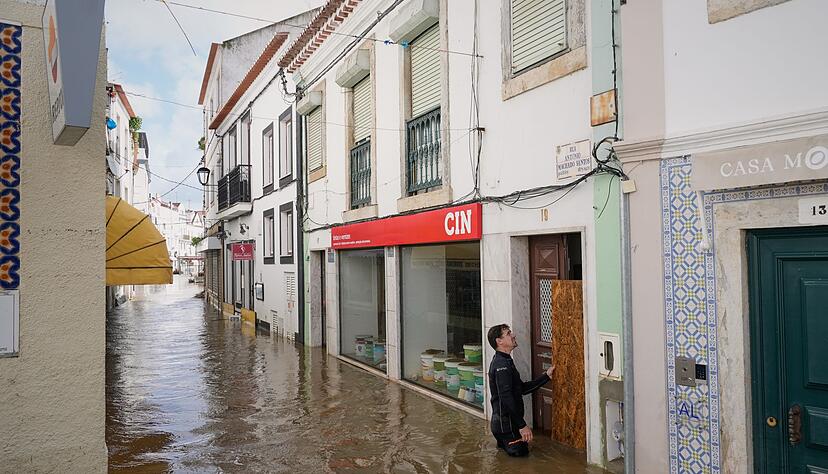 In vielen St&auml;dten Portugals wie hier in Alcacer do Sal stand das Wasser zeitweise fast h&uuml;fthoch in den Stra&szlig;en.