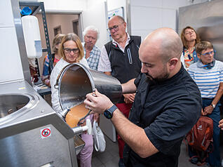 Beim Lesersommer schauen die Besucher im Primafila hinter die Kulissen der Eismanufaktur