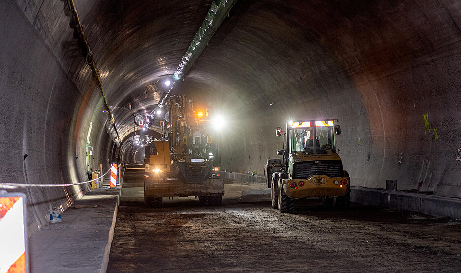 Die B39-Verkehrsröhre bei Weinsberg, durch die normalerweise 20.000 Fahrzeuge pro Tag rauschen, wird grundlegend instandgesetzt.