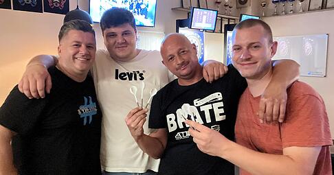 Tobi, Luka, Saša und Gavrilo Sibinski (von rechts) sind eine eingeschworene Mannschaft. Tobi, Luka, Saša und Gavrilo Sibinski (von rechts) sind eine eingeschworene Mannschaft.