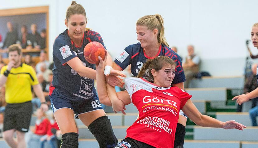 Ohne Schmerzen gab es kein Durchkommen gegen die Mannheimer Abwehr. In dieser Szene bekommt das Saskia Benz zu sp&uuml;ren.

Foto: Mario Berger