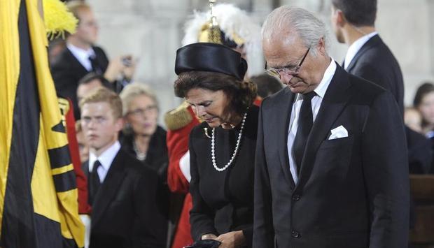 K&ouml;nig Carl XVI Gustaf und K&ouml;nigin Silvia von Schweden: Im Anschluss an das Reqiuem wird Otto von Habsburg in der Kapuzinergruft bestattet.
