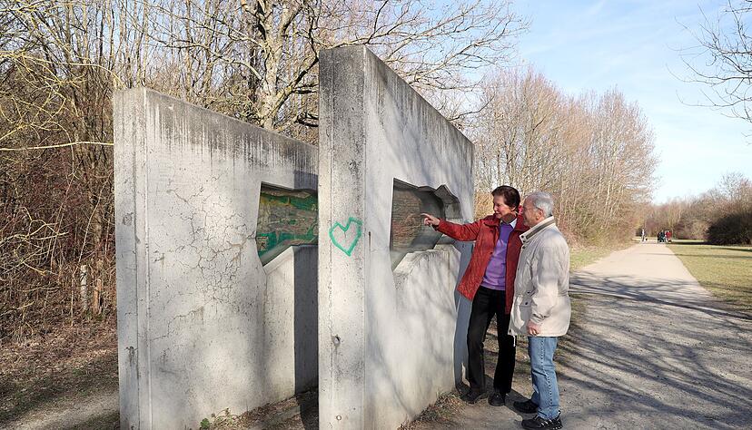 Eine Betonskulptur erinnert bereits an die Historie. Eine Betonskulptur erinnert bereits an die Historie.
