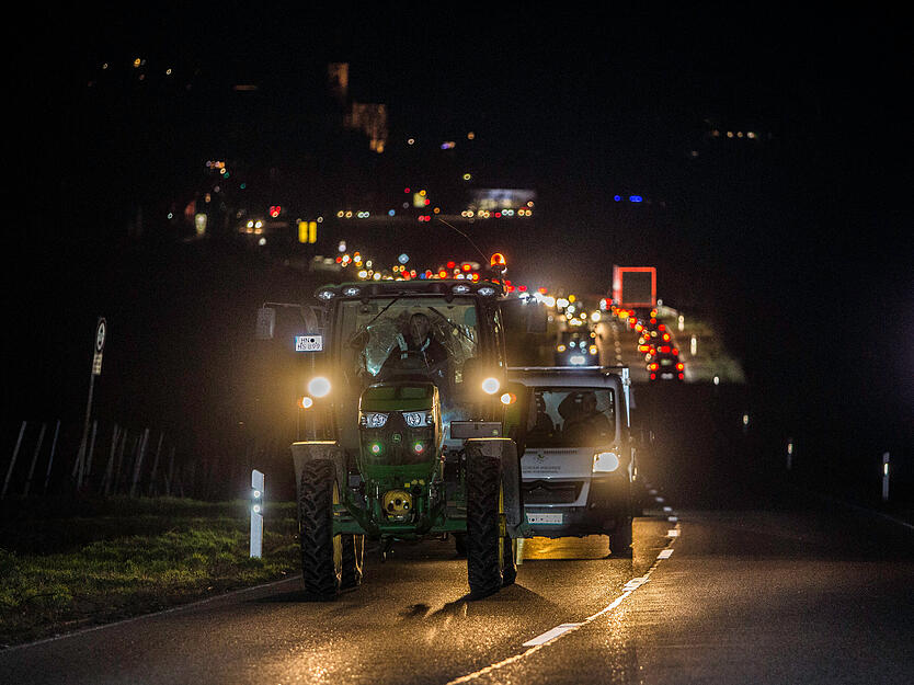 Protestfahrt am Montagmorgen bei Lauffen. Protestfahrt am Montagmorgen bei Lauffen.