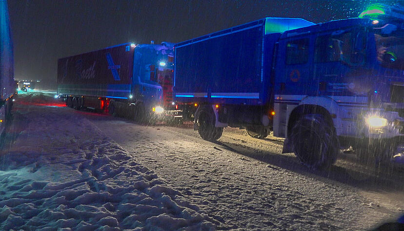 Am Kreuz Weinsberg gibt es Probleme wegen der Schneemassen. Am Kreuz Weinsberg gibt es Probleme wegen der Schneemassen.