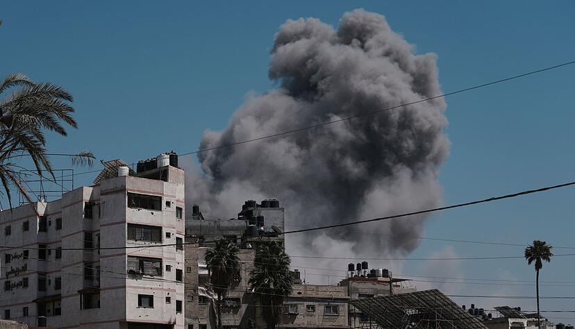 Im Gaza-Krieg stimmt die Hamas dem Waffenruhe-Plan eines US-Vermittlers in einem wichtigen Punkt zu - an anderen Stellen macht sie Bedingungen.