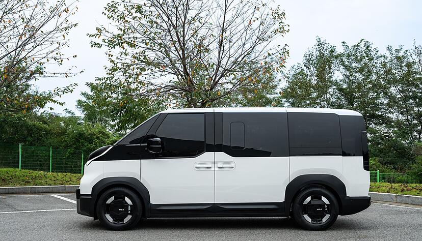 Bitte einsteigen: Hier zeigt sich der PV5, als Kleinbus für bis zu sieben Personen. Bitte einsteigen: Hier zeigt sich der PV5, als Kleinbus für bis zu sieben Personen.