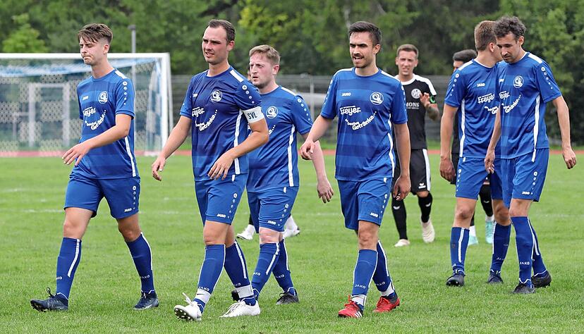 Beim Saisonauftakt schlug sich der SV Leingarten in der ersten Halbzeit gut. In der Schlussphase musste der SVL aber den entscheidenden Gegentreffer hinnehmen Beim Saisonauftakt schlug sich der SV Leingarten in der ersten Halbzeit gut. In der Schlussphase musste der SVL aber den entscheidenden Gegentreffer hinnehmen