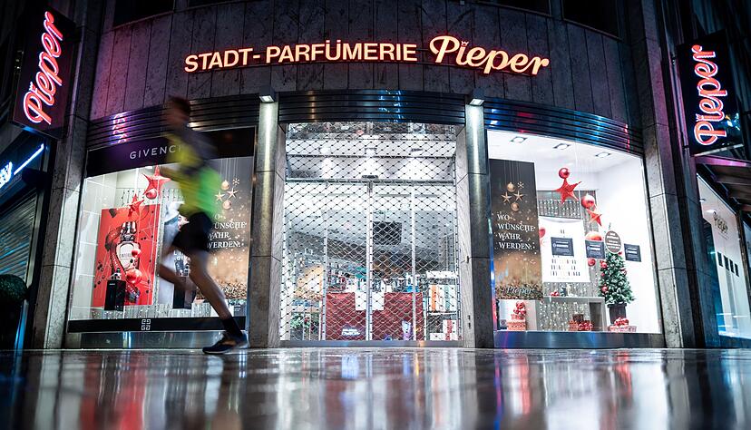 Ein Foto aus schlechten Zeiten: Dezember 2020, wegen eines Corona-Lockdowns blieb auch dieser Pieper-Shop zeitweise geschlossen. Die Shops sind längst wieder geöffnet und bleiben es auch, trotz Insolvenzverfahrens.