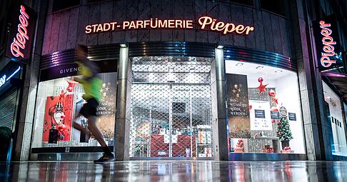 Ein Foto aus schlechten Zeiten: Dezember 2020, wegen eines Corona-Lockdowns blieb auch dieser Pieper-Shop zeitweise geschlossen. Die Shops sind längst wieder geöffnet und bleiben es auch, trotz Insolvenzverfahrens. Ein Foto aus schlechten Zeiten: Dezember 2020, wegen eines Corona-Lockdowns blieb auch dieser Pieper-Shop zeitweise geschlossen. Die Shops sind längst wieder geöffnet und bleiben es auch, trotz Insolvenzverfahrens.