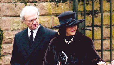 K&ouml;nigin Silvia von Schweden zusammen mit ihrem Mann K&ouml;nig Carl Gustaf von Schweden auf dem Friedhof in Handschuhsheim. (Fotos: lsw)