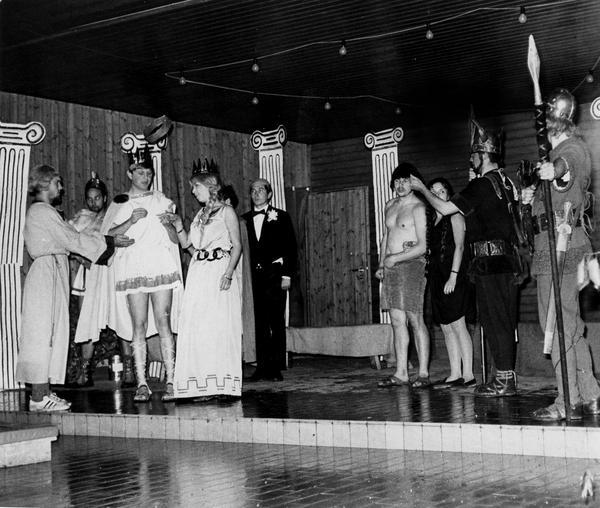 1968. »Das Römische Handtuch« oder »Romanza in Blut« heißt das diesjährige Stück.