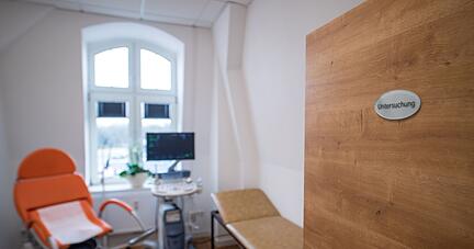 Untersuchungszimmer der Gynäkologie. Die Zahl der Schwangerschaftsabbrüche ist gestiegen.