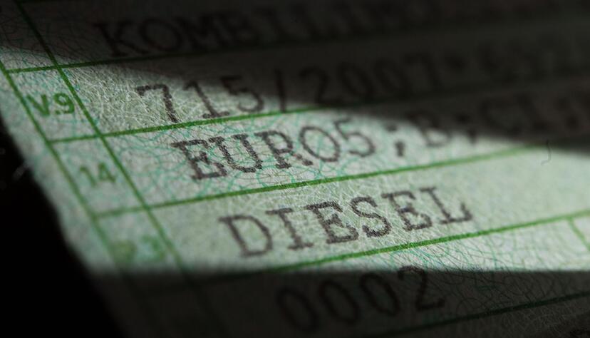 Der Papier-Fahrzeugschein könnte bald Geschichte sein. Der Papier-Fahrzeugschein könnte bald Geschichte sein.