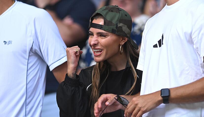 Fiebert während der Australian Open mit ihrem Freund Alexander Zverev mit: Sophia Thomalla Fiebert während der Australian Open mit ihrem Freund Alexander Zverev mit: Sophia Thomalla