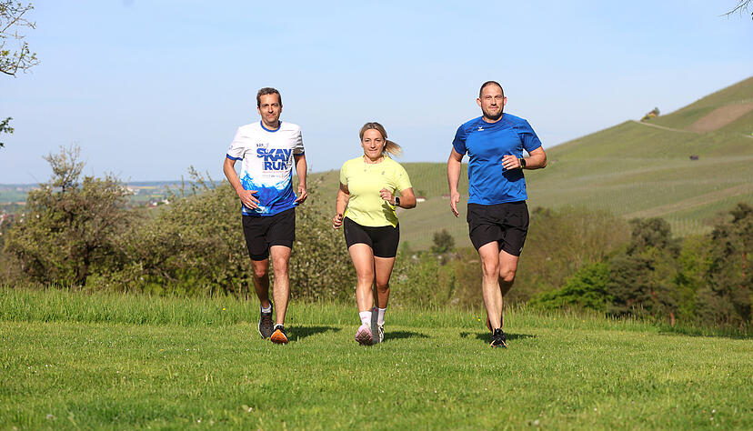 Marcel Senghas, Bianca Mühlbeyer und Sebastian Hammer (von links) gehen gut vorbereitet an den Start beim Trollinger-Halbmarathon. Marcel Senghas, Bianca Mühlbeyer und Sebastian Hammer (von links) gehen gut vorbereitet an den Start beim Trollinger-Halbmarathon.