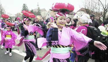 Drei Tage machten die Sansa-Trommel und ihre T&auml;nzerinnen aus Shizukuishi in Bad Wimpfen Station, um beim Fasching ein besonderes lebendiges St&uuml;ck deutscher Kultur kennen zu lernen.