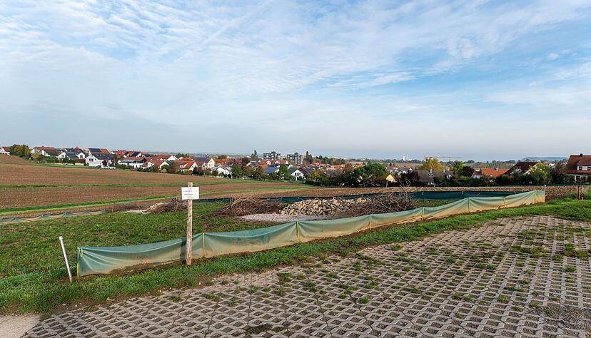 Am Fleiner Ortsausgang unterhalb des Haigern soll im Frühjahr 2023 die Erschließung des 2,6 Hektar großen Baugebiets beginnen. Foto: Christiana Kunz Am Fleiner Ortsausgang unterhalb des Haigern soll im Frühjahr 2023 die Erschließung des 2,6 Hektar großen Baugebiets beginnen. Foto: Christiana Kunz