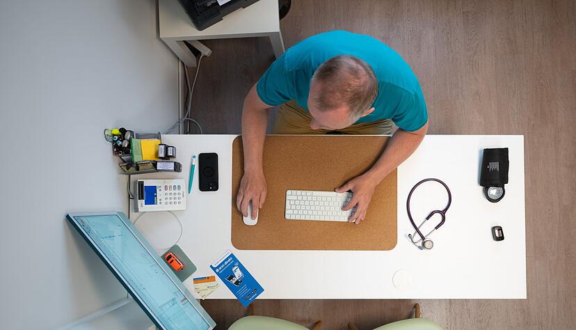 Ärztinnen und Ärzte sind jetzt verpflichtet, Daten in die E-Akten zu laden. (Archivbild) Ärztinnen und Ärzte sind jetzt verpflichtet, Daten in die E-Akten zu laden. (Archivbild)