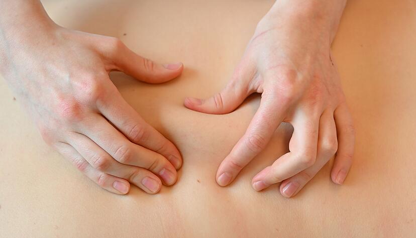 Durch sanfte Bewegungen kann Schmerz gedämpft werden. (Archivbild) Durch sanfte Bewegungen kann Schmerz gedämpft werden. (Archivbild)