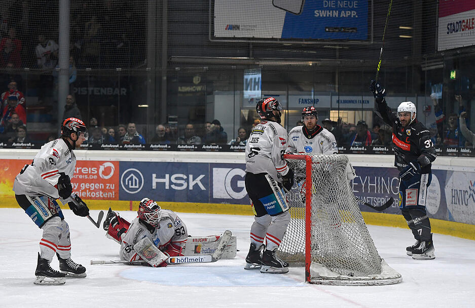 Noch im ersten Drittel wendete sich das Blatt erneut, die Heilbronner Falken gingen mit einer 3:2-Führung in die erste Pause.