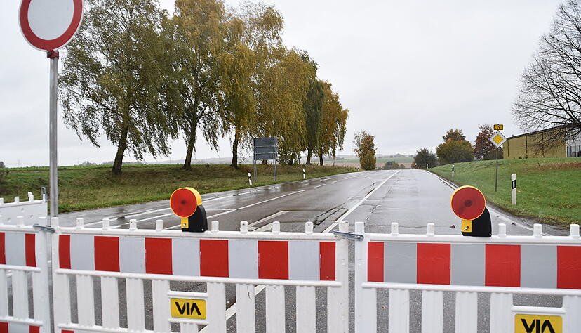 So sah es Ende Oktober 2025 an der Kreuzung bei Belzhag aus: Die B19 musste voll gesperrt werden, weil die zwei neuen Br&uuml;cken in der Kupfersenke final angeschlossen wurden.