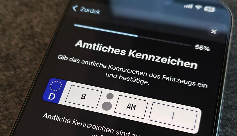 Kennzeichen eintragen, Ausweis scannen - und man kann den Fahrzeugschein herunterladen. Kennzeichen eintragen, Ausweis scannen - und man kann den Fahrzeugschein herunterladen.