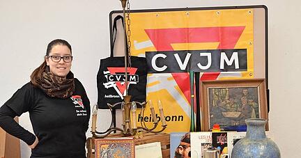 Hauptverantwortliche Ronja Bergt hofft auf viele gute Spenden für den traditionellen CVJM-Flohmarkt.
Foto: Stefanie Pfäffle