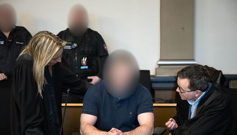 Der angeklagte Soldat räumte die Mordserie vor Gericht ein. Der angeklagte Soldat räumte die Mordserie vor Gericht ein.