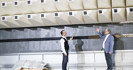 Markus Mettler, Technischer Betriebsleiter bei EBM-Papst (li.), und Martin Schmitt, Abteilungsleiter in der Elektronikentwicklung, im Neubau.
Foto: EBM-Papst