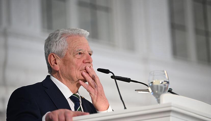 Alt-Bundespr&auml;sident Joachim Gauck w&uuml;rdigte Kretschmann als kulturpr&auml;gend im S&uuml;dwesten.